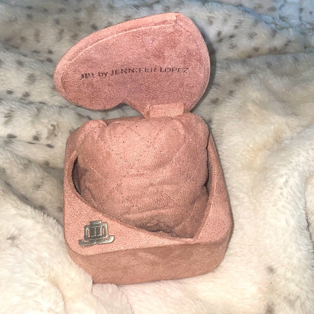 JLo watch heart box 💖